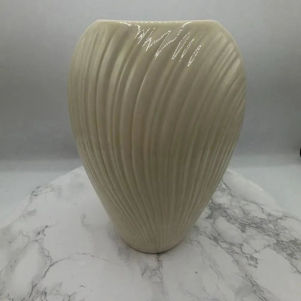 LENOX Creme Mirage Medium Vase-NWT!